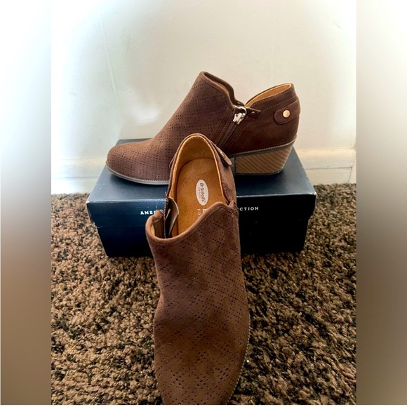 Woman’s size 8.5 - Picture 1 of 5